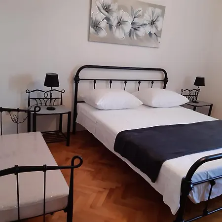Okrug Apartment *